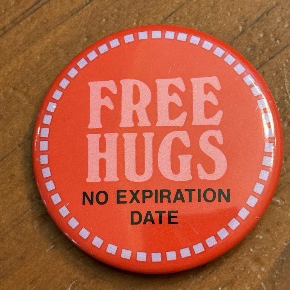 Free Hugs No Expiration Date Vintage Pinback‎ Button Pin Round Circle